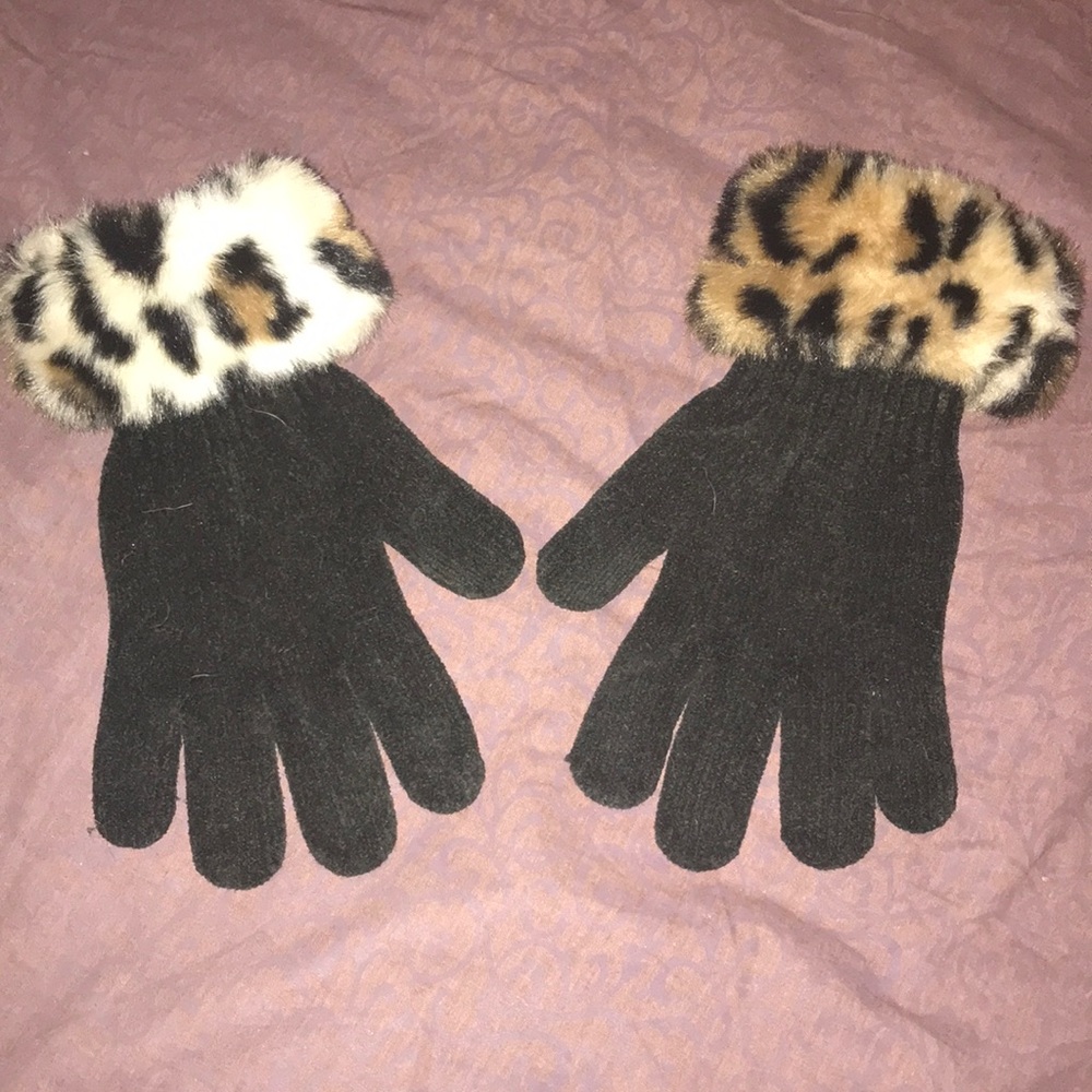 Leopard Faux Fur Gloves - Picture 2 of 2